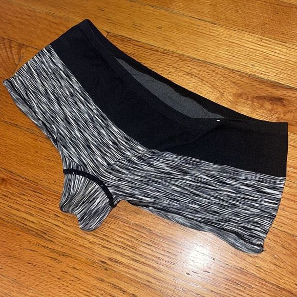 SO Intimates & Sleepwear Sobrand Low Cut Cheeky Panties Size Small